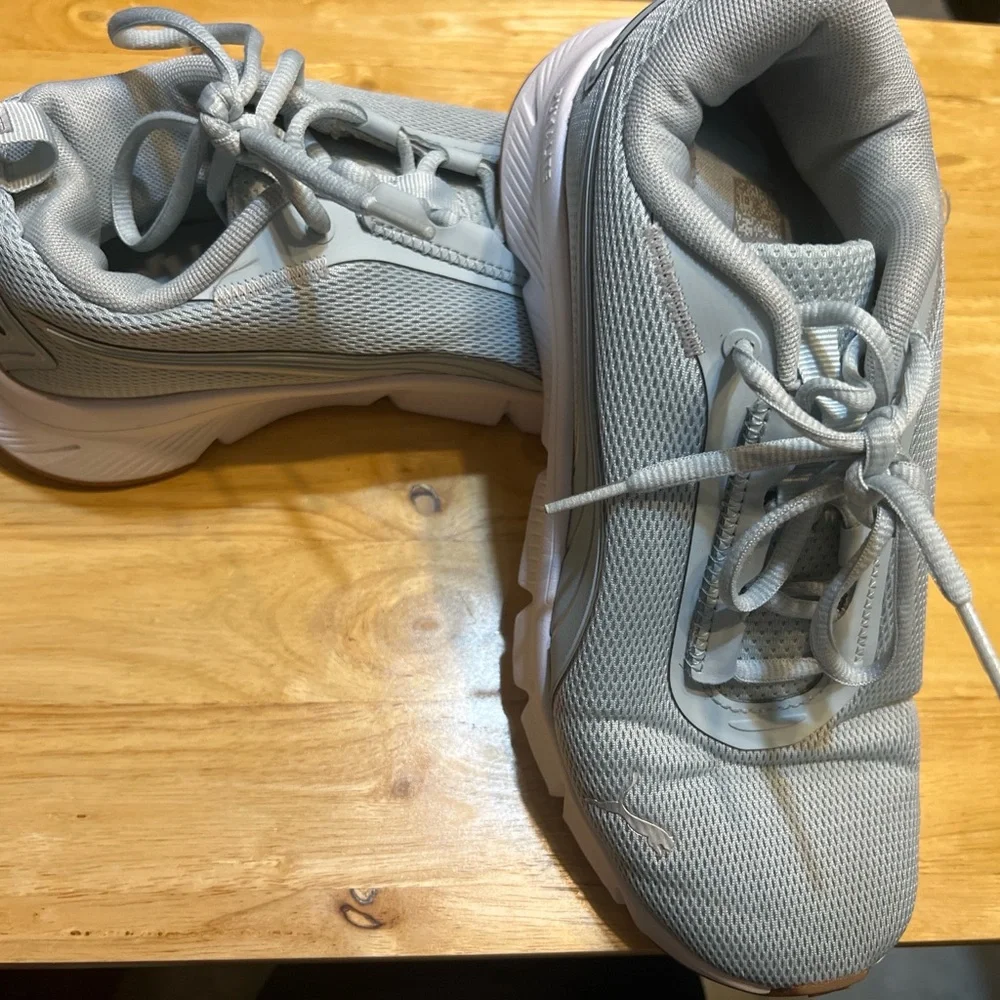 PUMA PUMALITE Women’s Sneakers – Size 8 – Light Gray/White Running Shoes